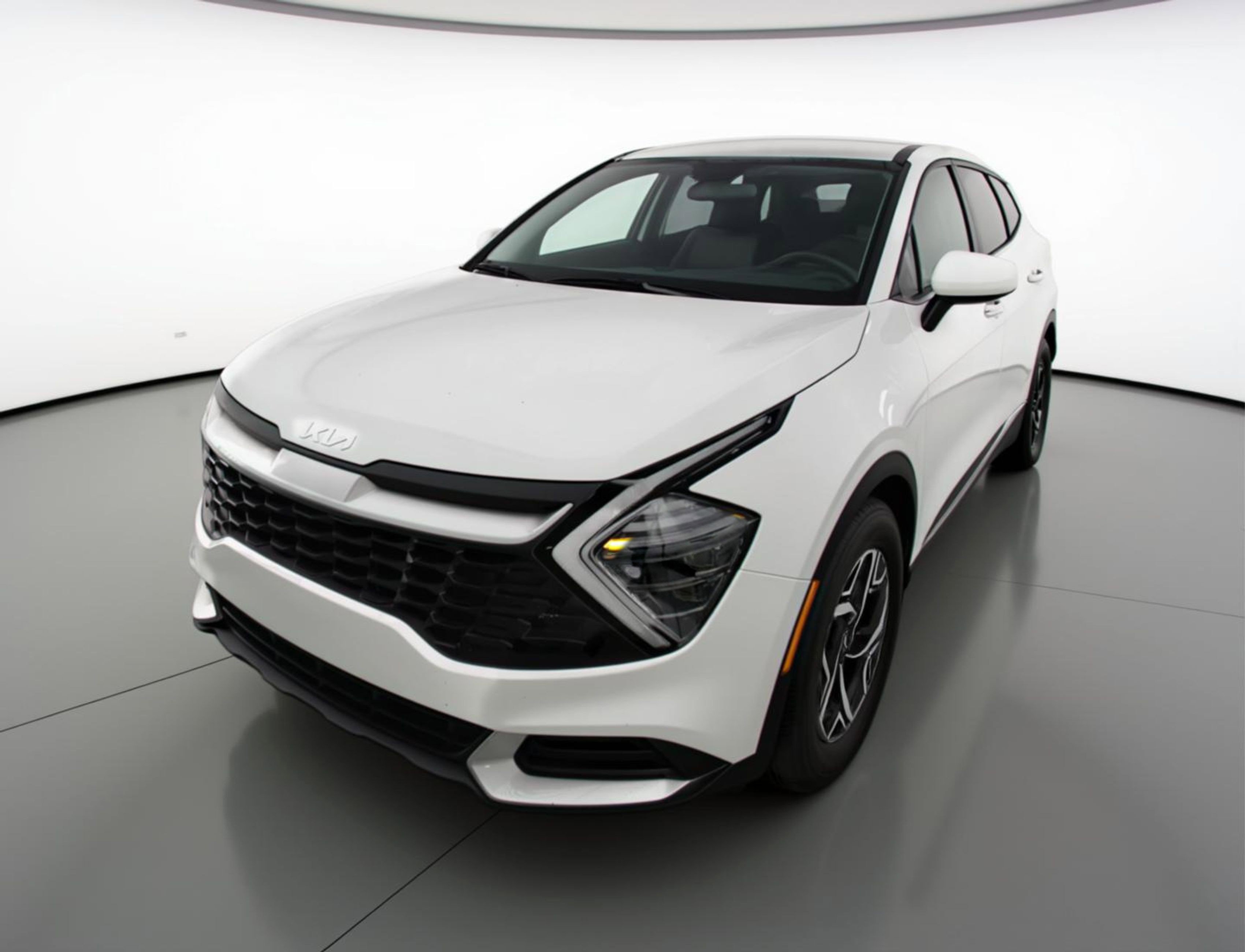 Used 2025 Kia Sportage LX image 3