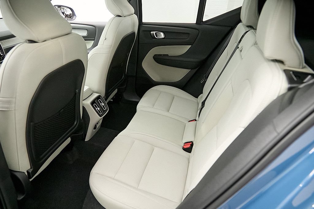 Certified 2025 Volvo XC40 B5 Ultra AWD/4WD image 20