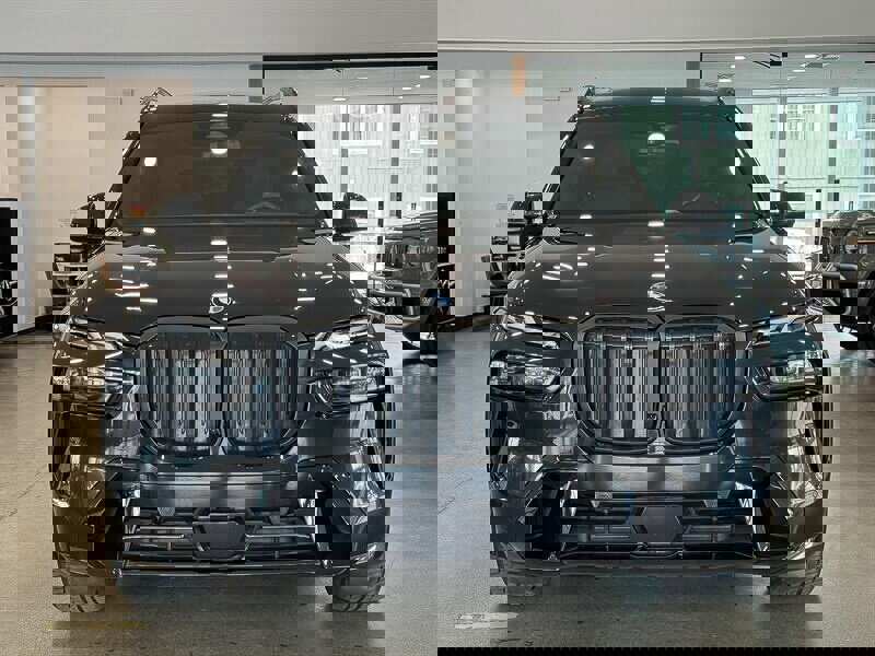 Used 2023 BMW X7 xDrive40i w/ M Sport Package image 2