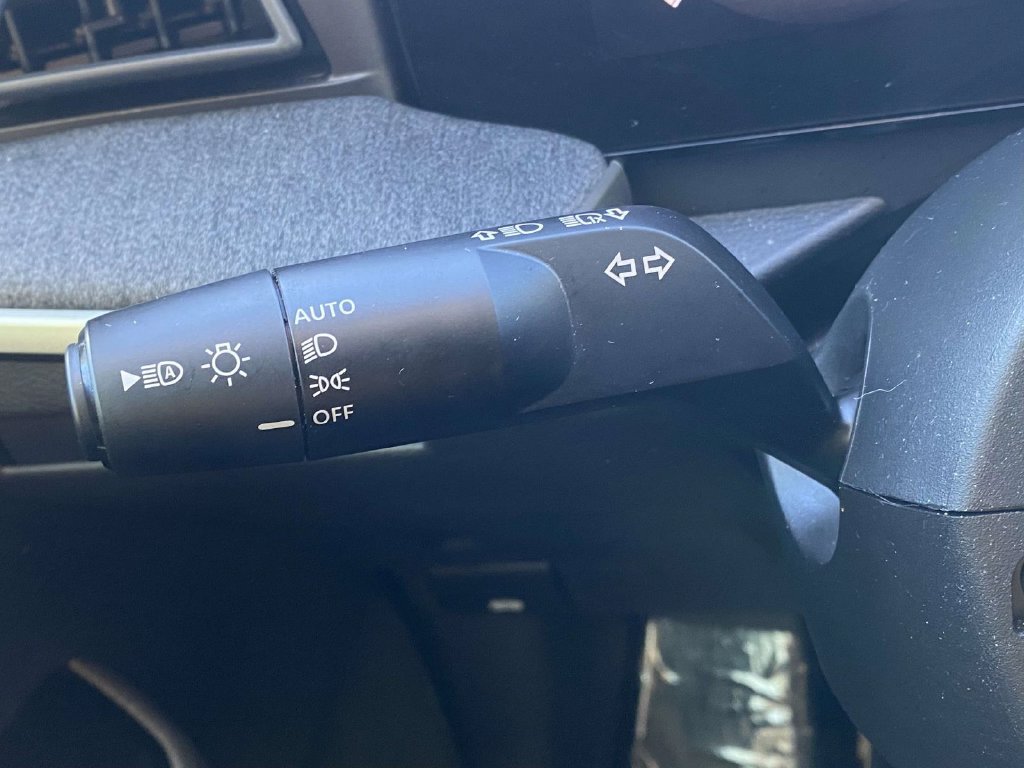 Used 2025 Nissan Kicks SV FWD image 19