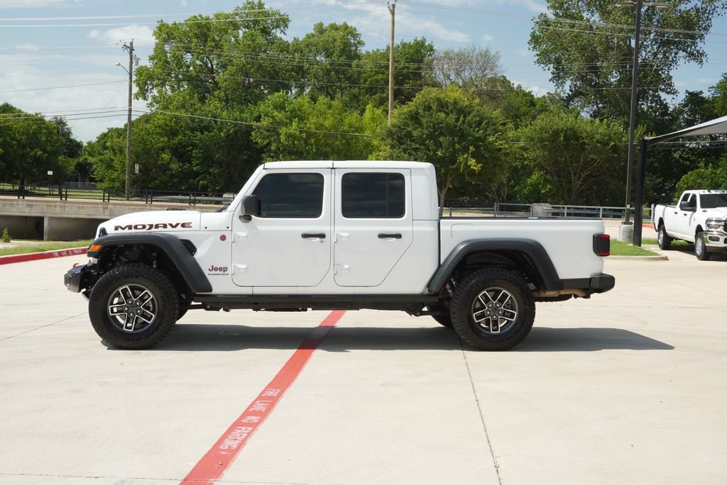 Used 2025 Jeep Gladiator Mojave w/ Convenience Group AWD/4WD image 2
