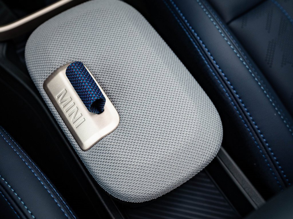 Certified 2025 MINI Cooper S image 31