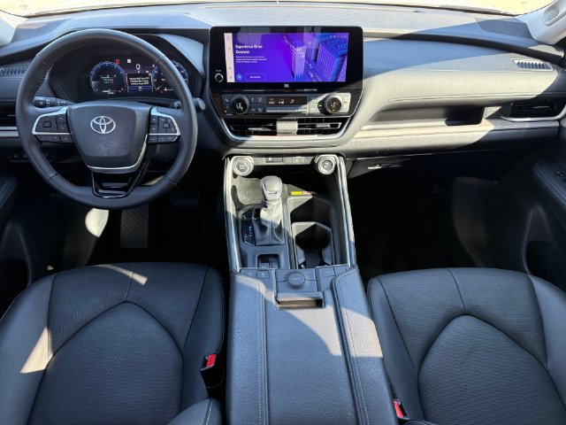 Used 2025 Toyota Grand Highlander FWD image 22