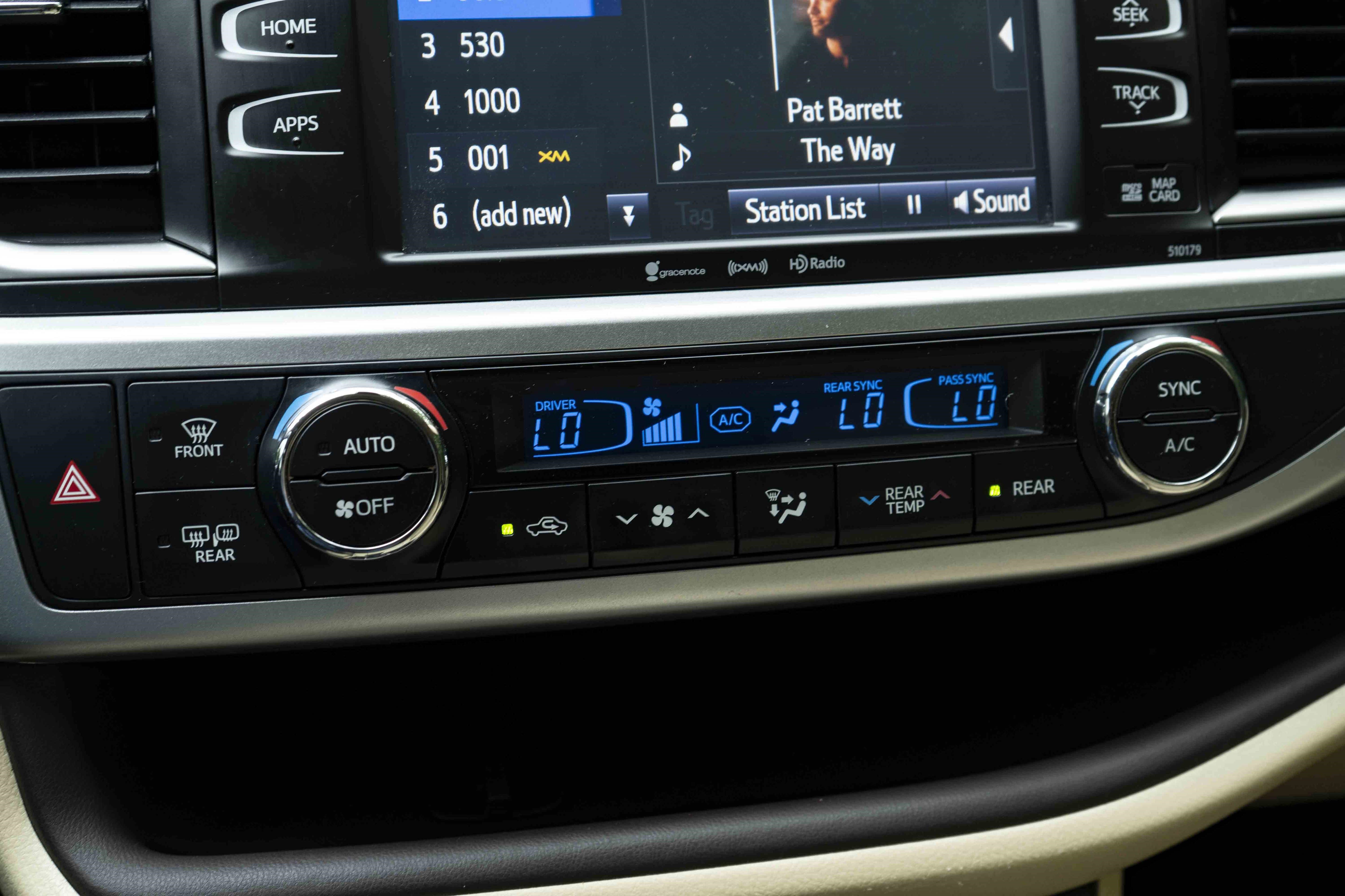 Used 2018 Toyota Highlander XLE FWD image 32