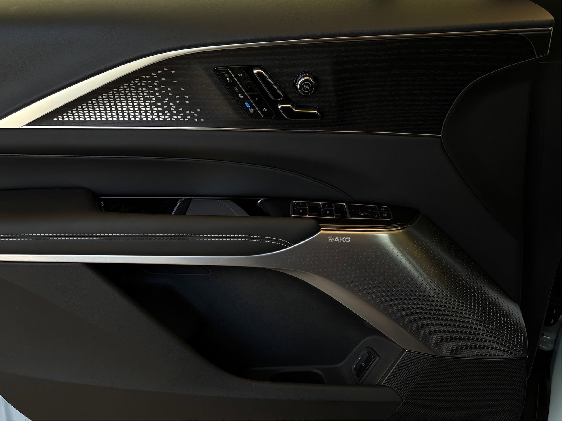 New 2026 Cadillac Lyriq V image 21