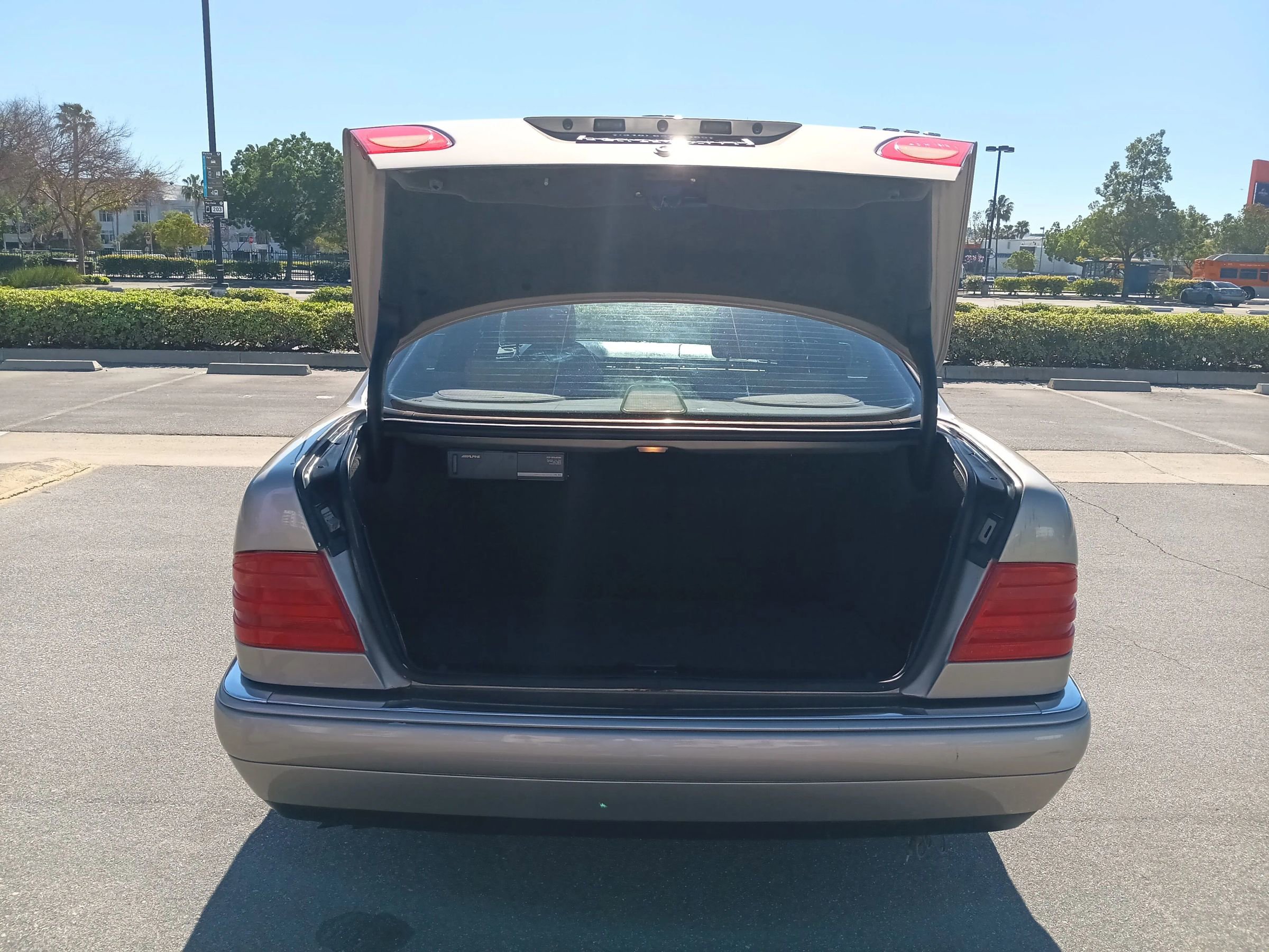 Used 1998 Mercedes-Benz E 320 Sedan image 9