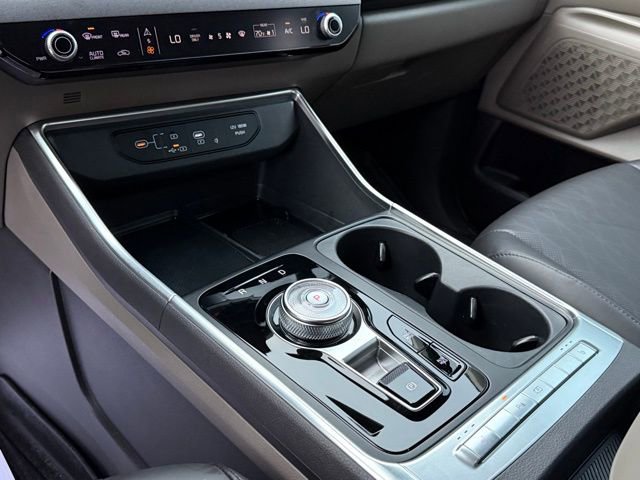 Used 2025 Kia Carnival EX FWD image 23
