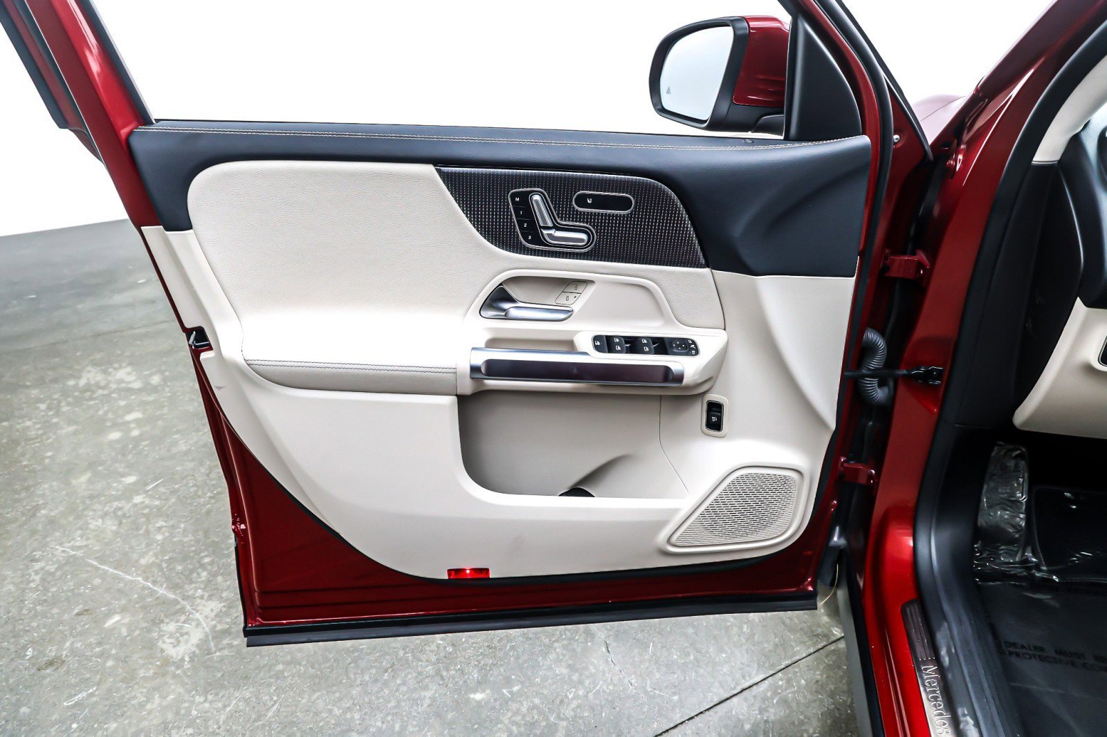 Used 2021 Mercedes-Benz GLB 250 4MATIC image 22