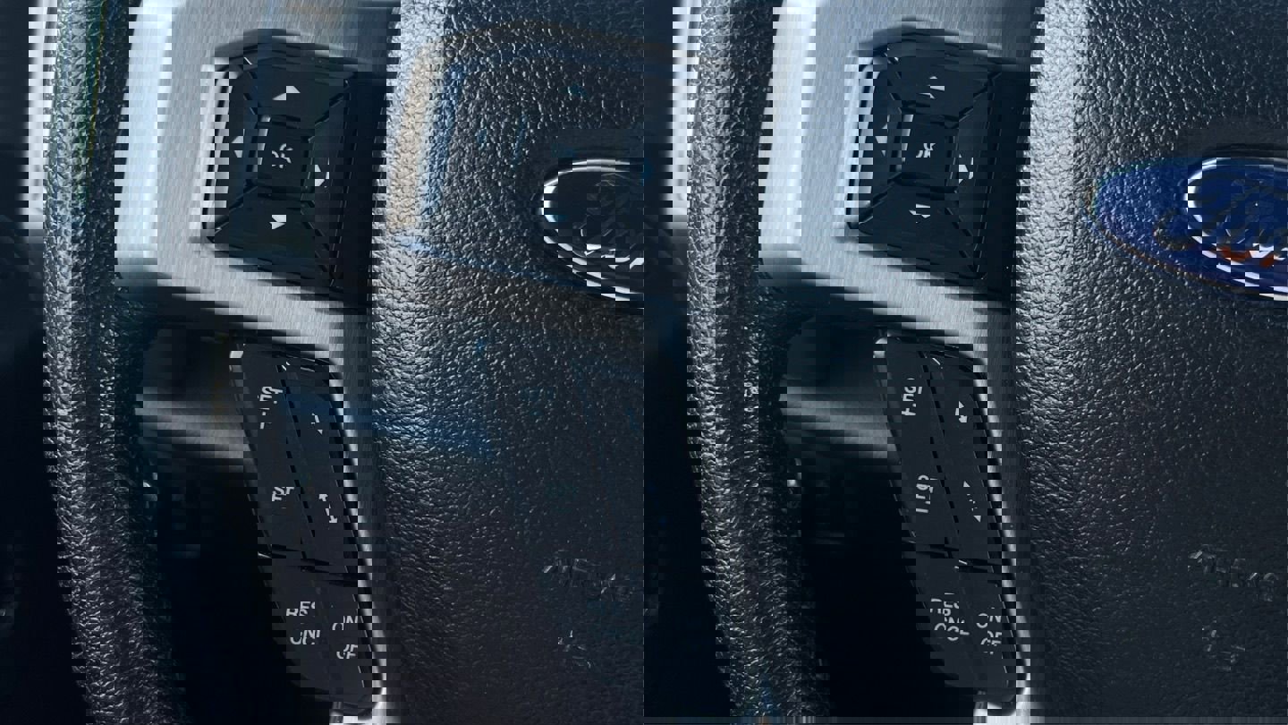 Used 2016 Ford F150 Platinum w/ Equipment Group 701A Luxury AWD/4WD image 28