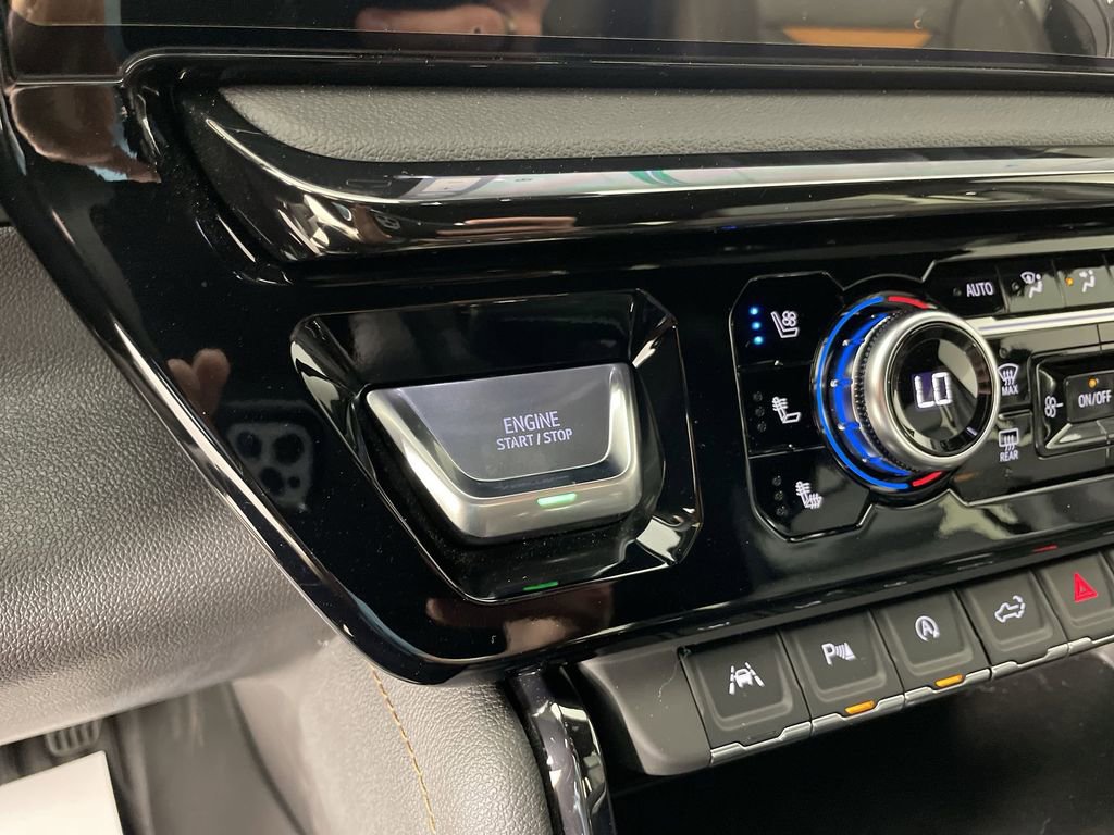 Used 2024 GMC Sierra 1500 AT4 w/ Technology Package image 17