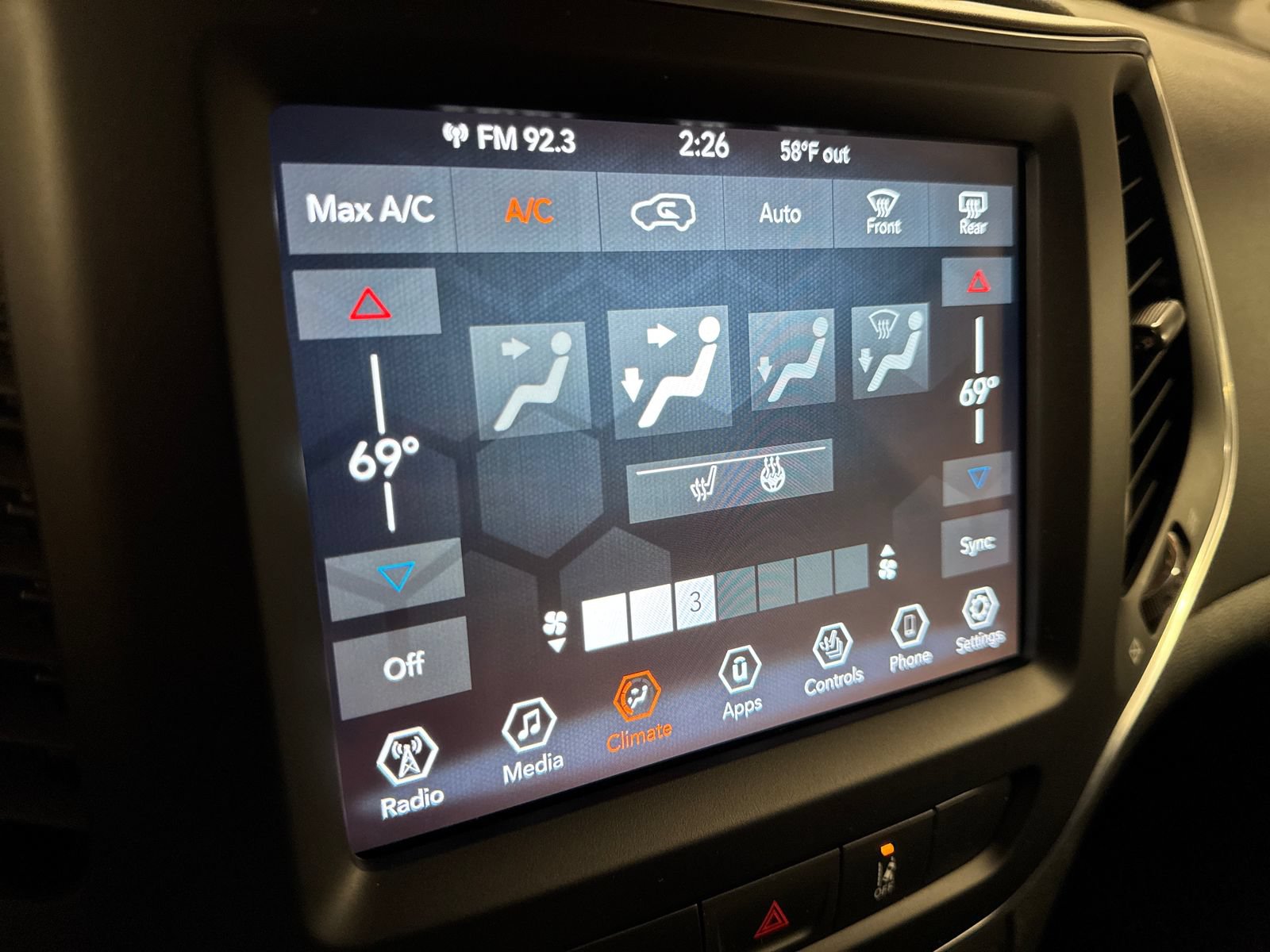 Used 2022 Jeep Cherokee Latitude Lux w/ Mopar Interior Package AWD/4WD image 23