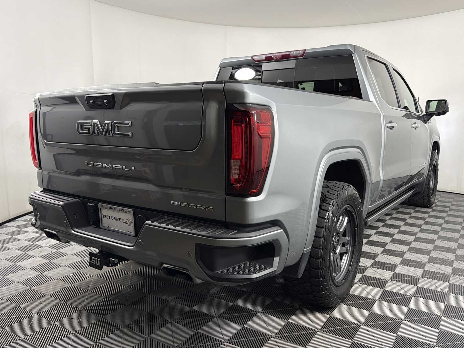 Used 2023 GMC Sierra 1500 Denali Ultimate AWD/4WD image 6