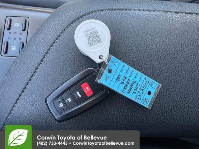 Used 2022 Toyota Camry XLE w/ Navigation Upgrade Package FWD image 16