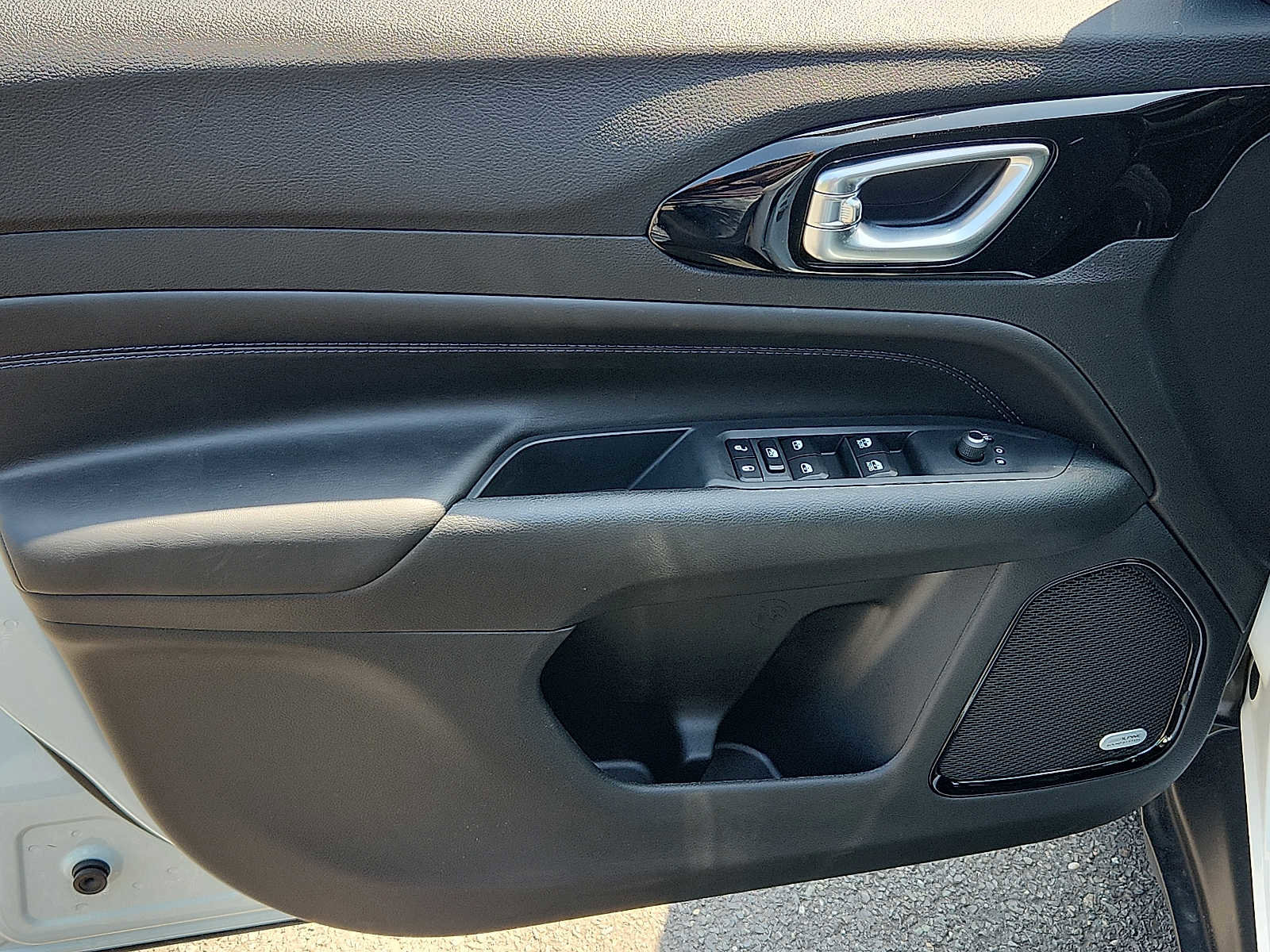 New 2025 Jeep Compass Limited w/ Sun & Sound Group image 9