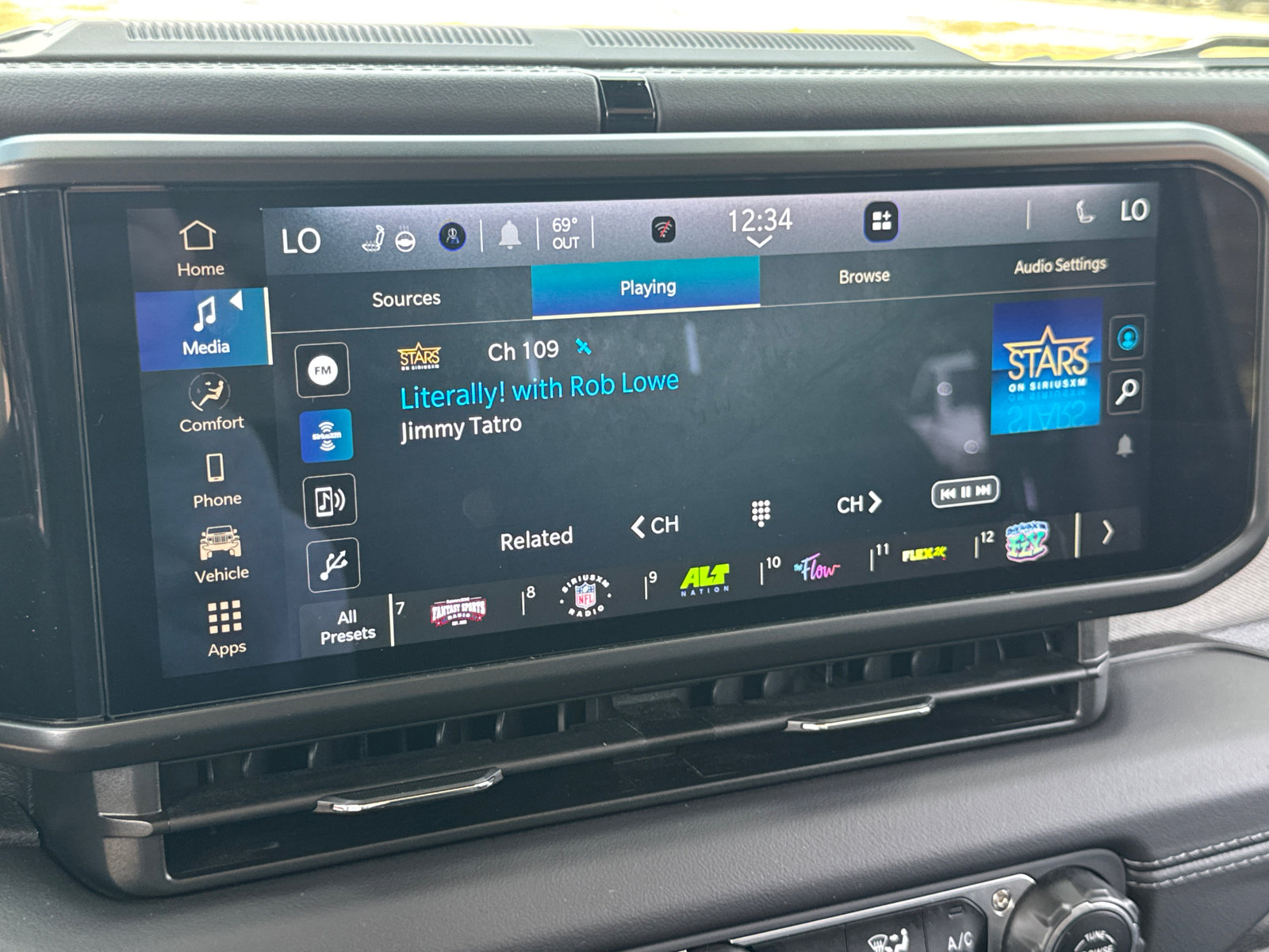 Used 2025 Jeep Wrangler Sahara image 25