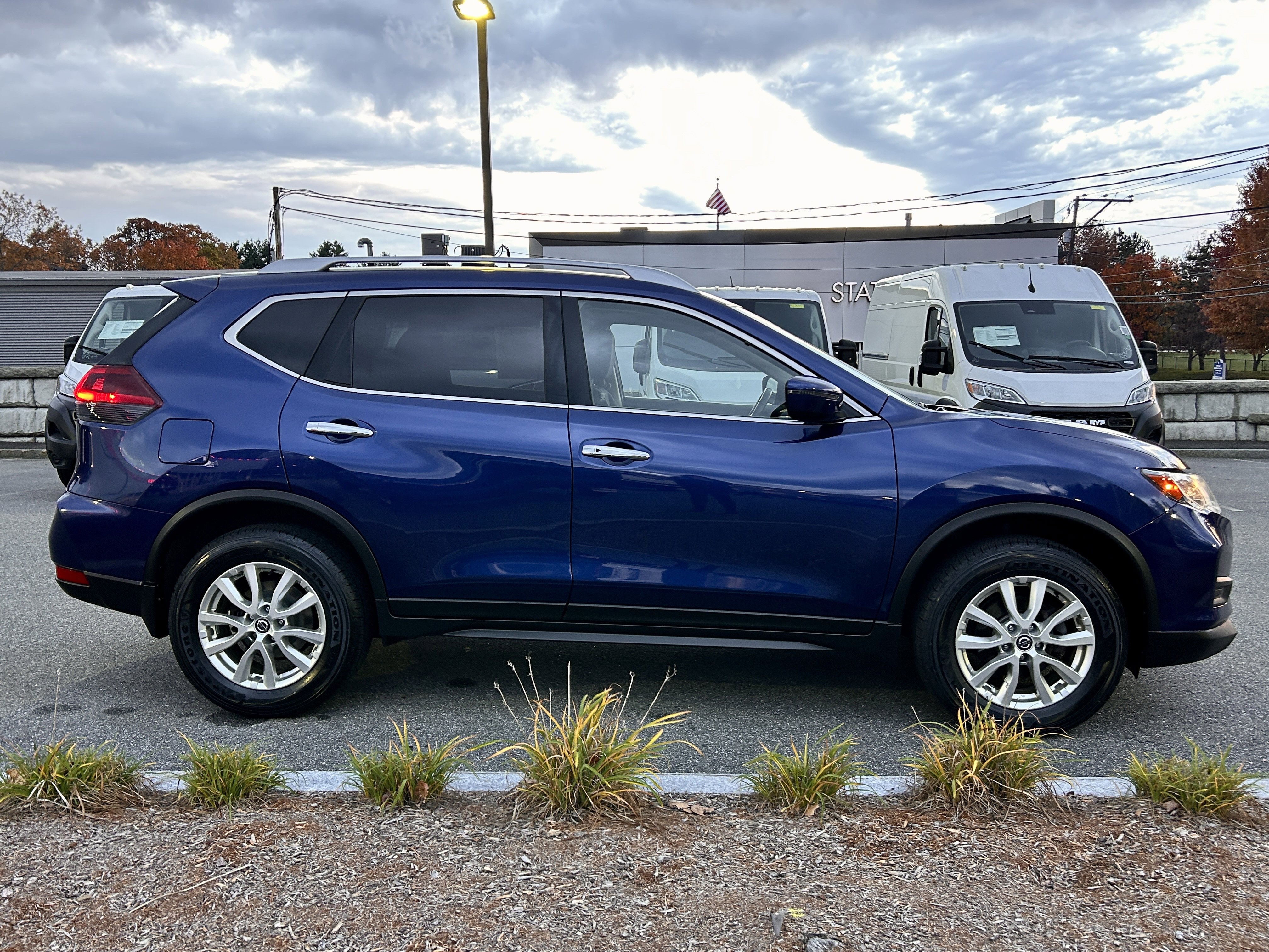 Used 2020 Nissan Rogue SV image 13