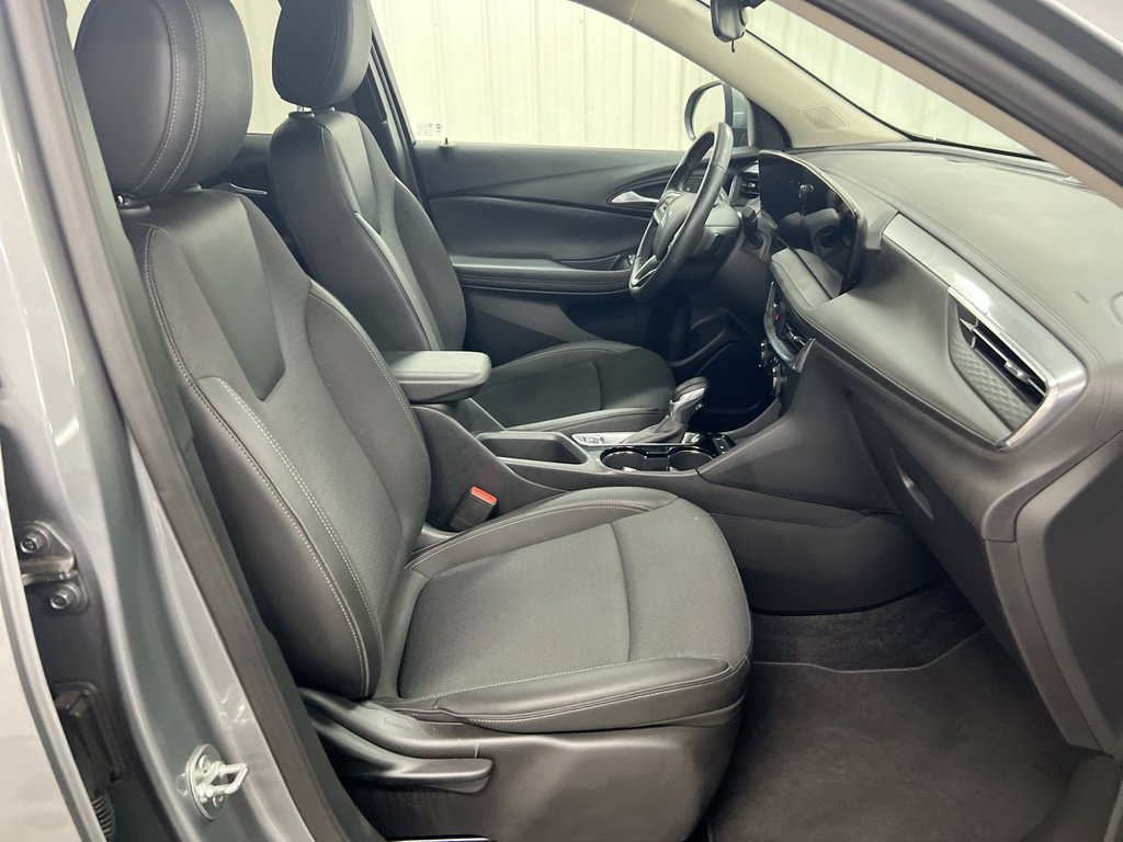 Used 2025 Buick Encore GX Preferred FWD image 21