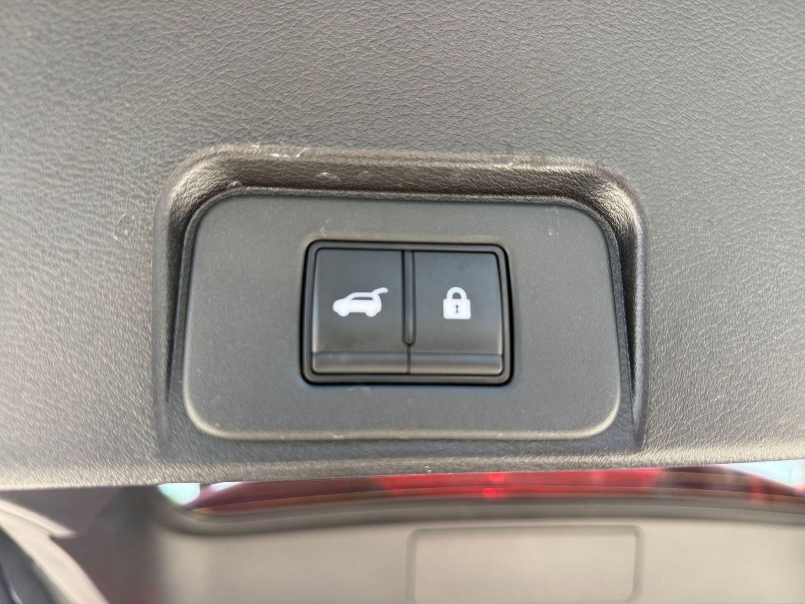 Used 2025 Nissan Rogue SV FWD image 21
