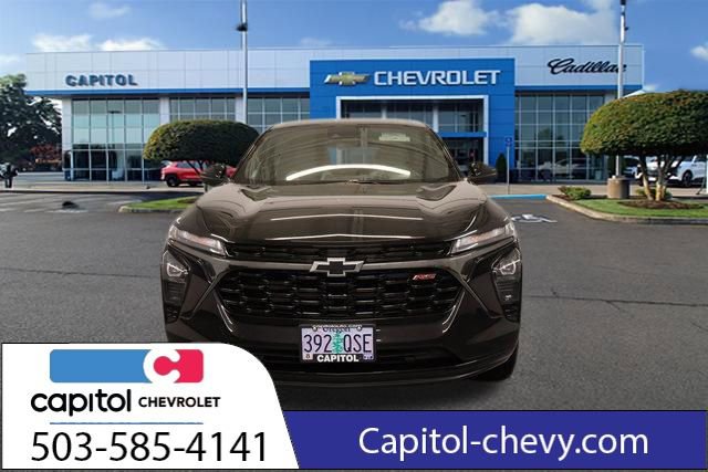 Used 2025 Chevrolet Trax RS FWD image 7