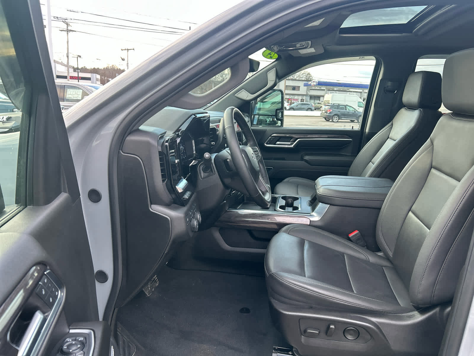 Certified 2024 Chevrolet Silverado 3500 LTZ w/ LTZ Plus Package image 15