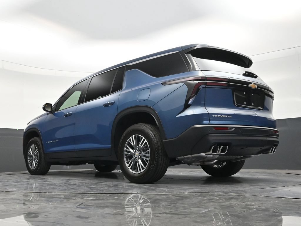 Used 2024 Chevrolet Traverse LS FWD image 23
