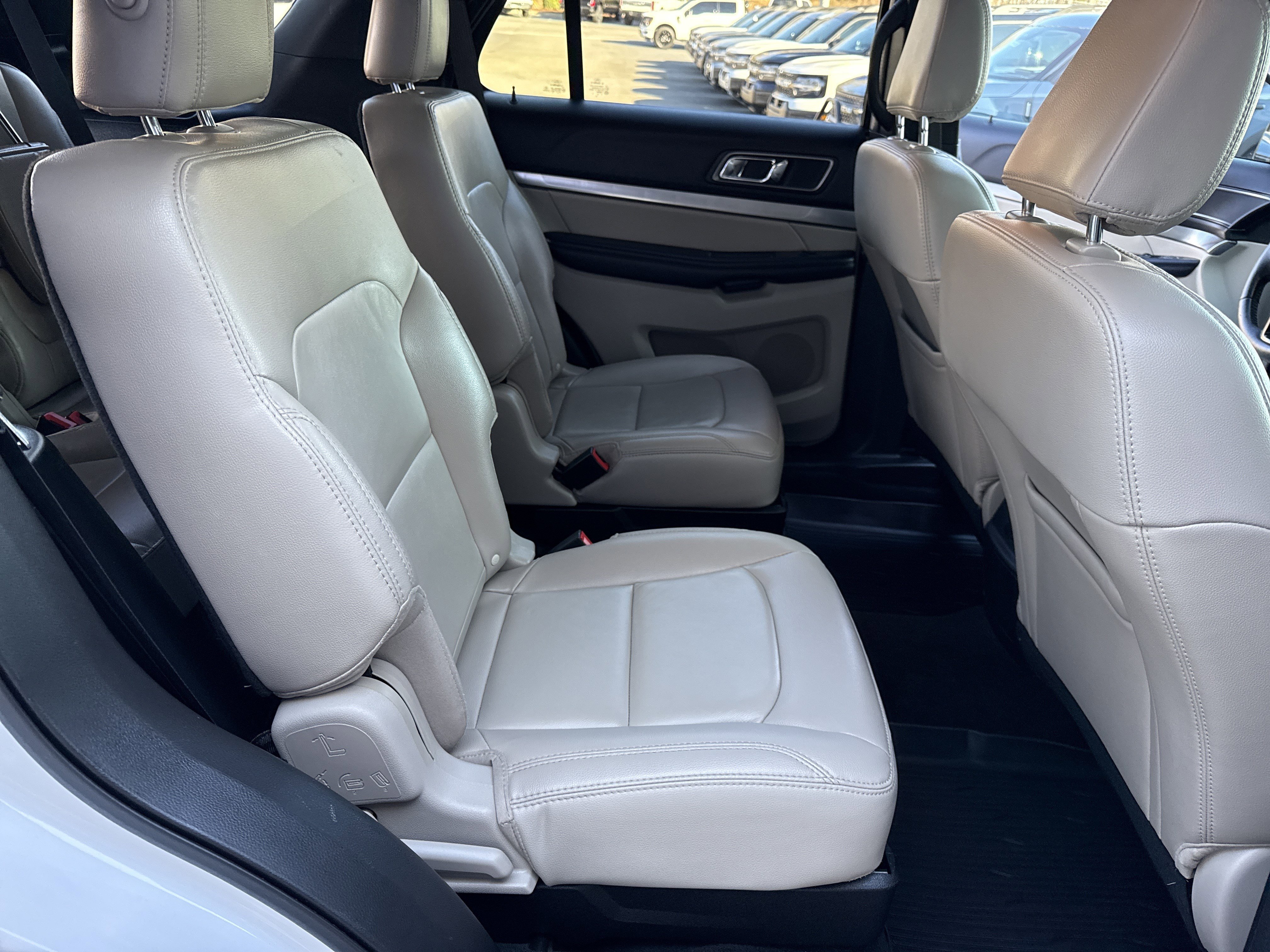 Used 2018 Ford Explorer XLT w/ Equipment Group 202A image 41