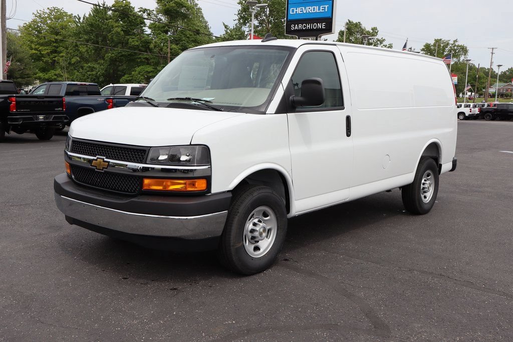 New 2025 Chevrolet Express 3500 w/ Chrome Appearance Package RWD image 20