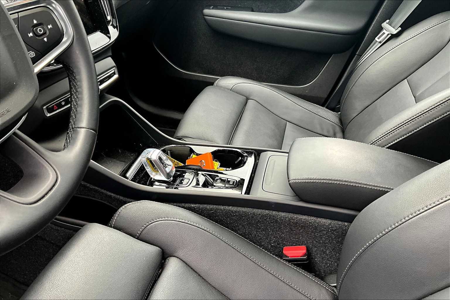 Used 2025 Volvo XC40 B5 Plus w/ Protection Package Premier image 15