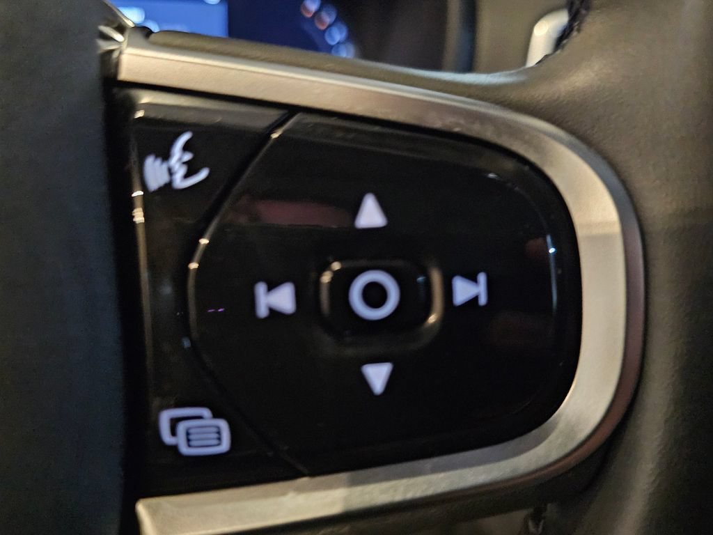 Certified 2025 Volvo XC90 B6 Plus w/ Protection Package Premier AWD/4WD image 19