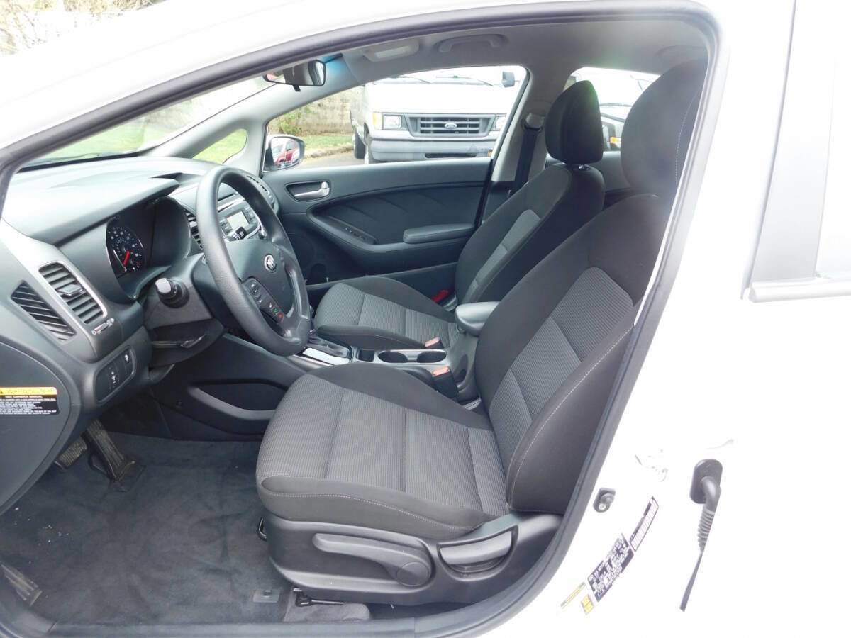 Used 2017 Kia Forte LX image 6
