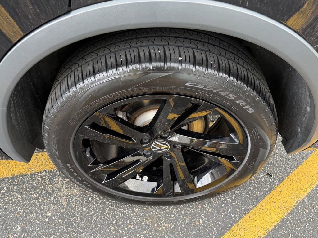 Used 2023 Volkswagen Tiguan SE R-Line AWD/4WD image 7