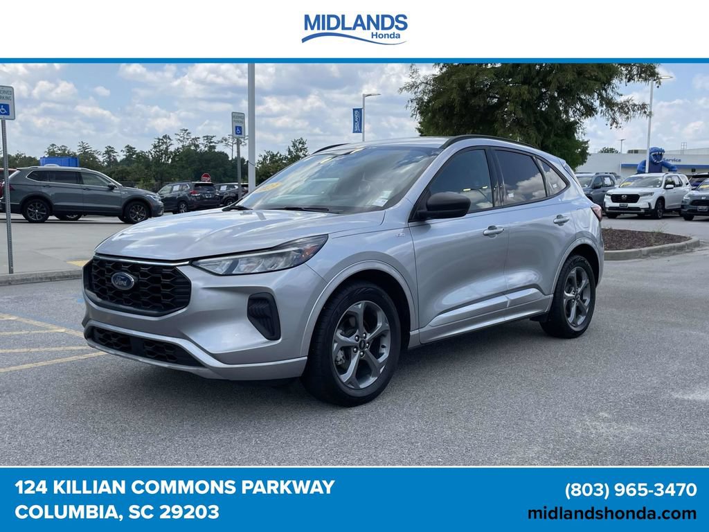 Used 2023 Ford Escape ST-Line w/ Cold Weather Package FWD image 3