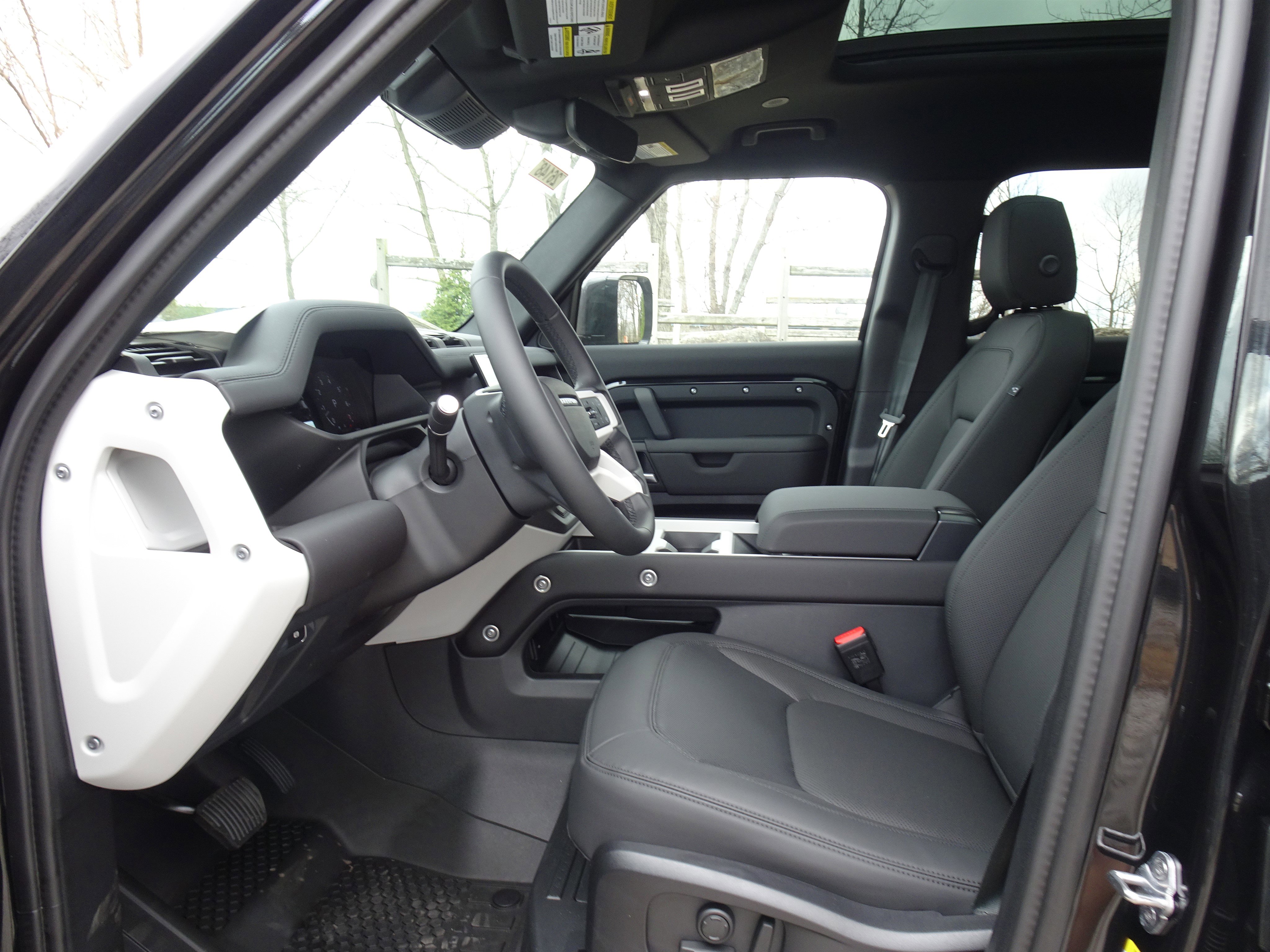 New 2026 Land Rover Defender 110 X-Dynamic SE AWD/4WD image 2