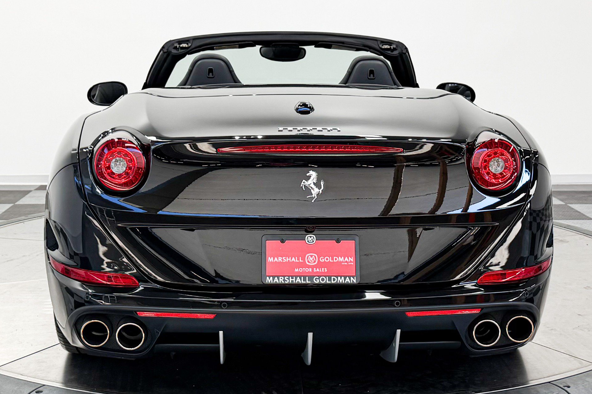 Used 2016 Ferrari California T RWD image 8