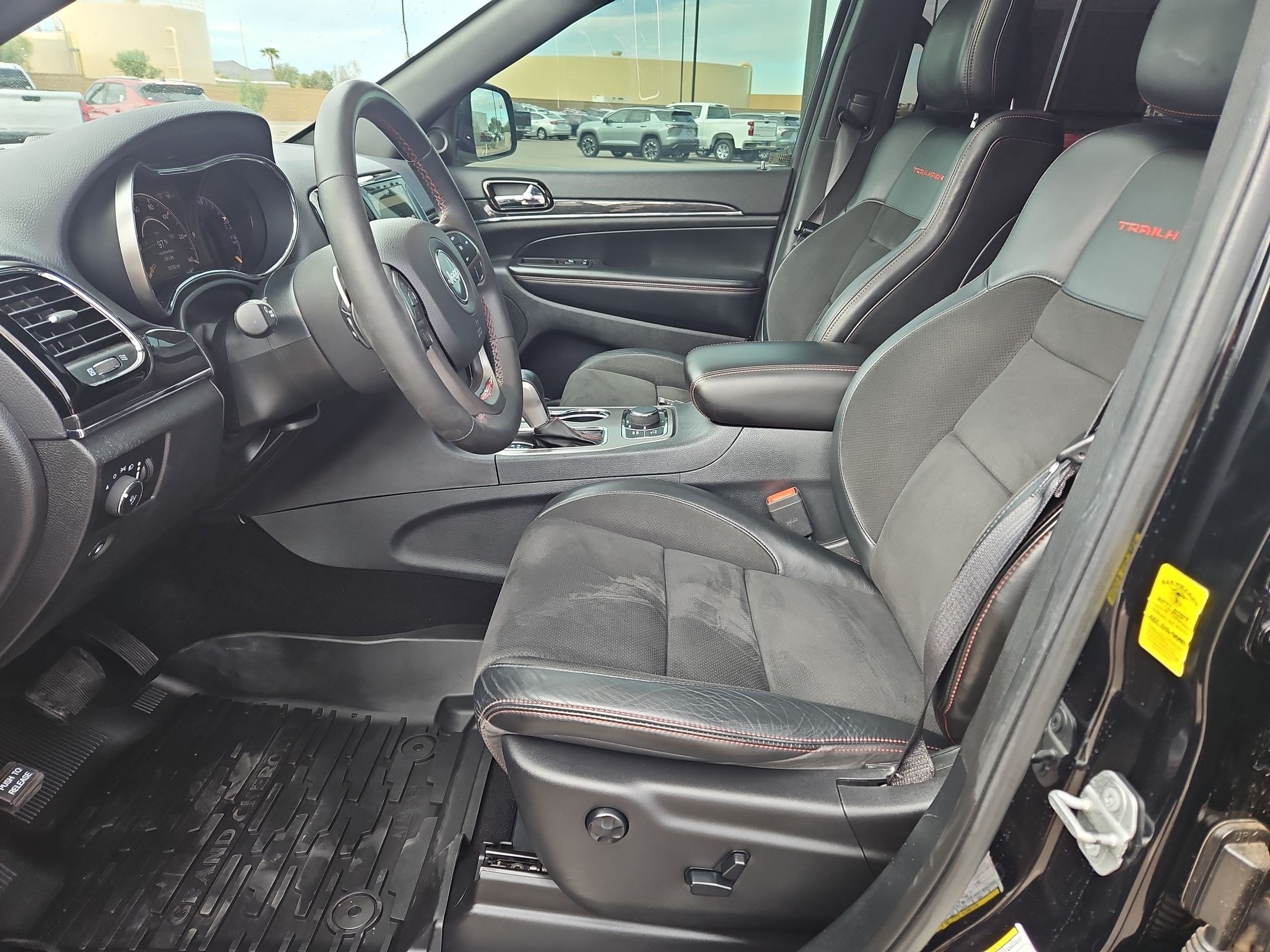 Used 2020 Jeep Grand Cherokee Trailhawk w/ Premium Lighting Group AWD/4WD image 26