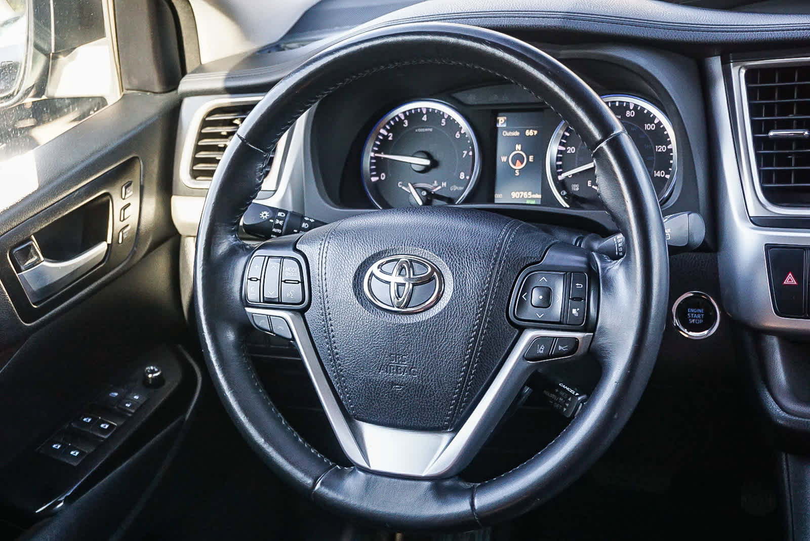 Used 2017 Toyota Highlander Limited image 17