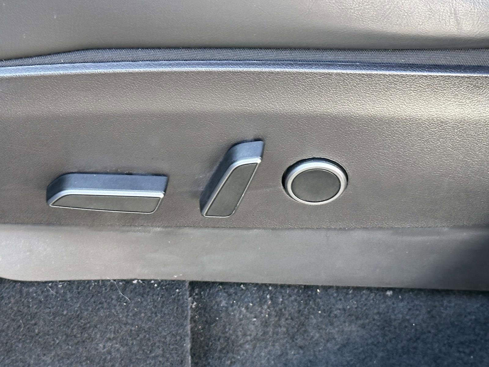 Used 2022 Tesla Model Y Long Range AWD/4WD image 16