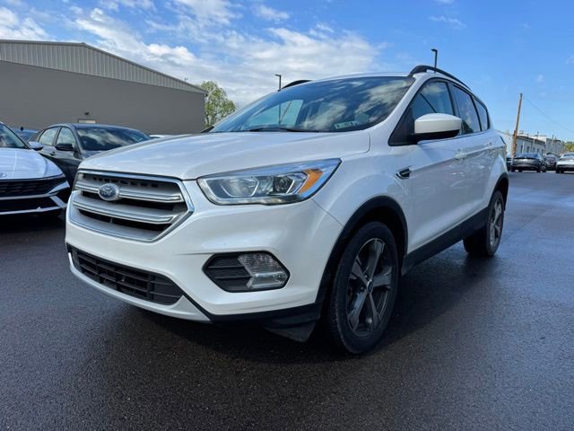 Used 2017 Ford Escape SE w/ SE Leather Comfort Package AWD/4WD image 2