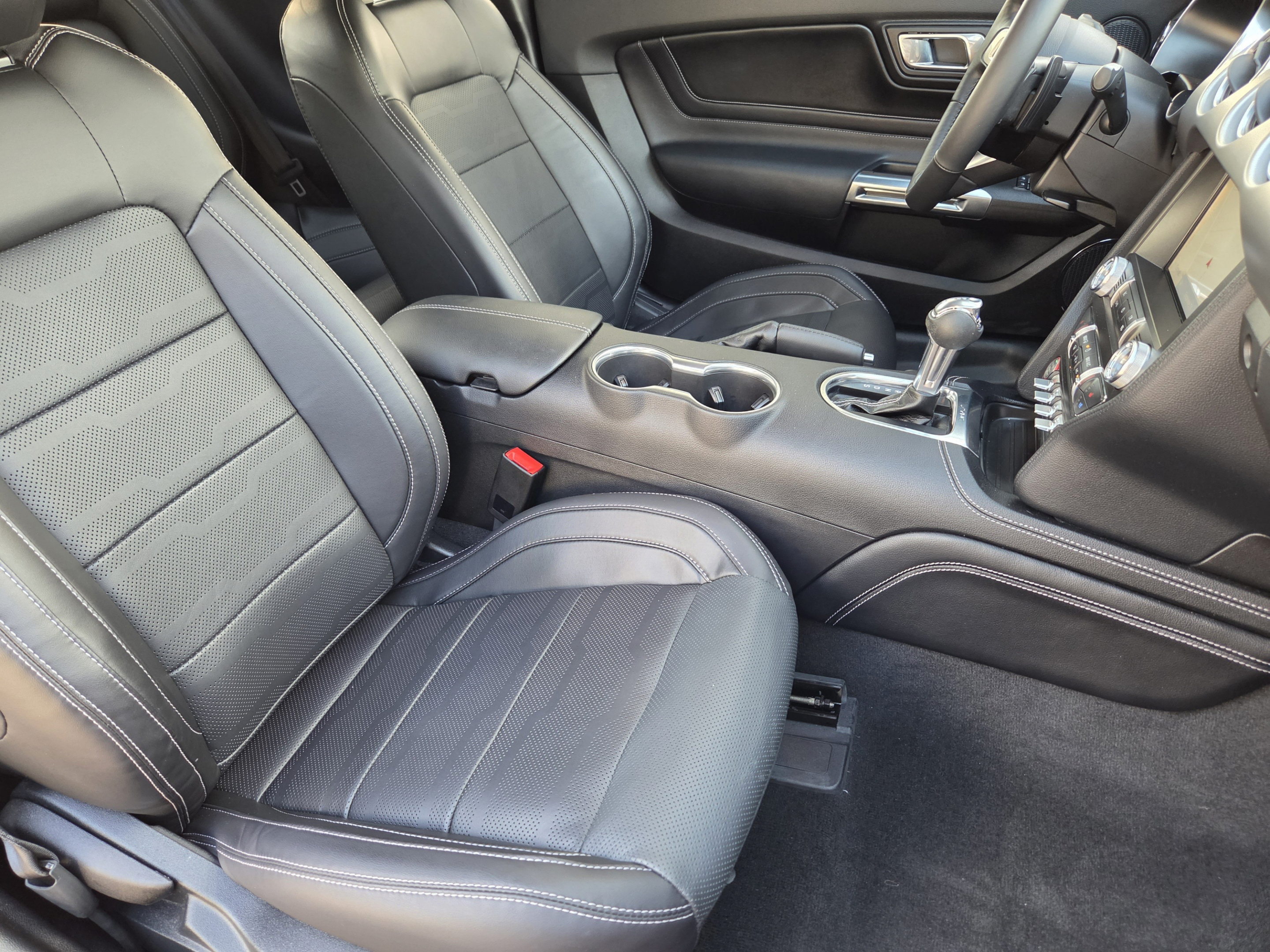 Used 2022 Ford Mustang GT Premium w/ Equipment Group 401A RWD image 7