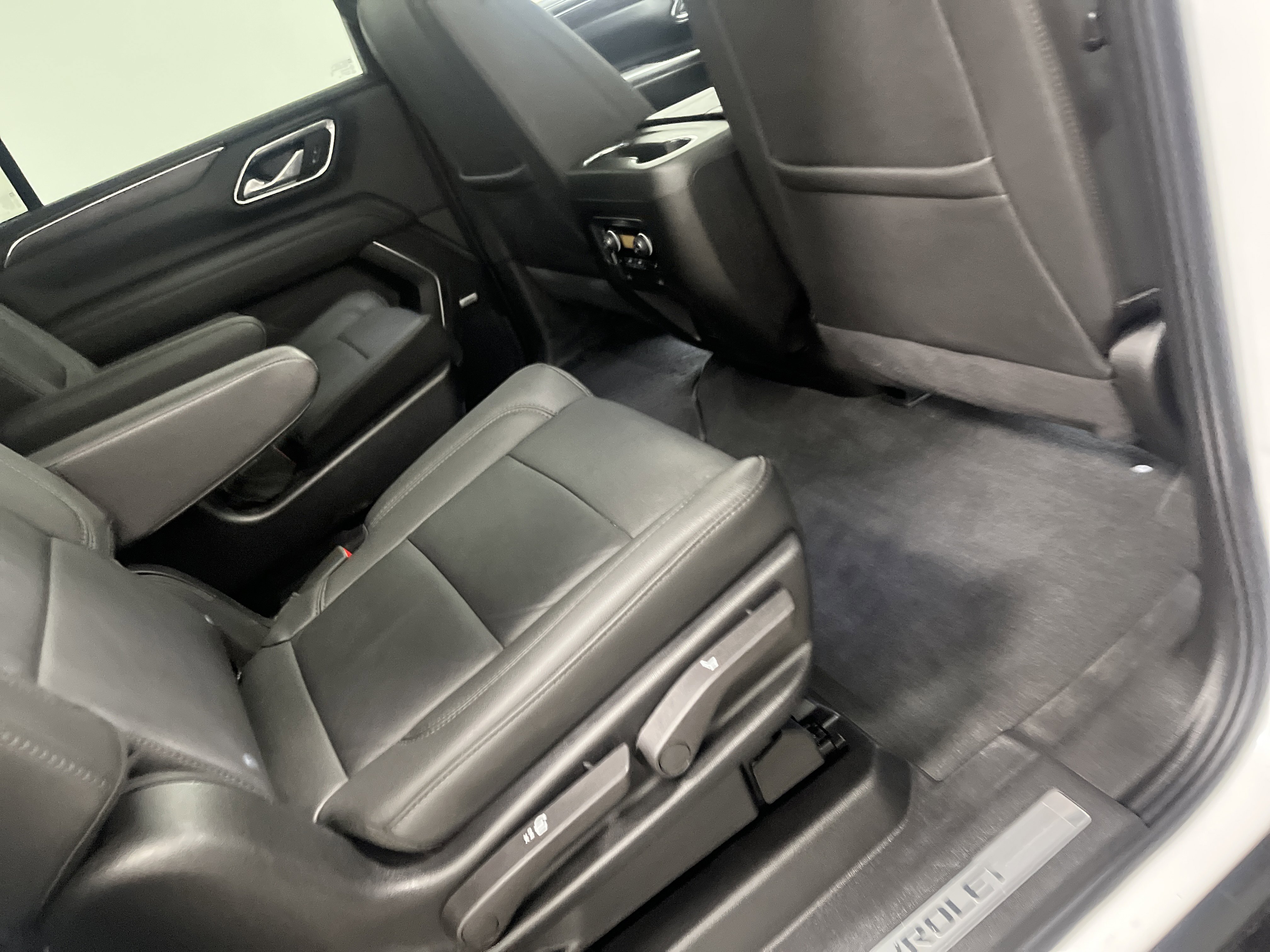 Used 2024 Chevrolet Suburban Z71 w/ Luxury Package image 22