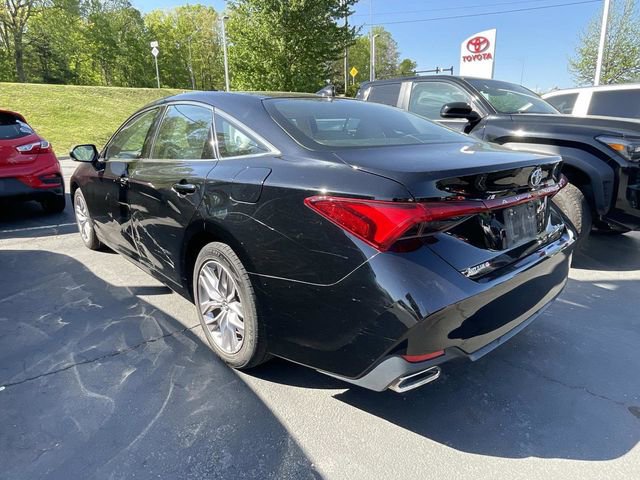 Used 2019 Toyota Avalon XLE w/ Carpet Mat Package FWD image 2