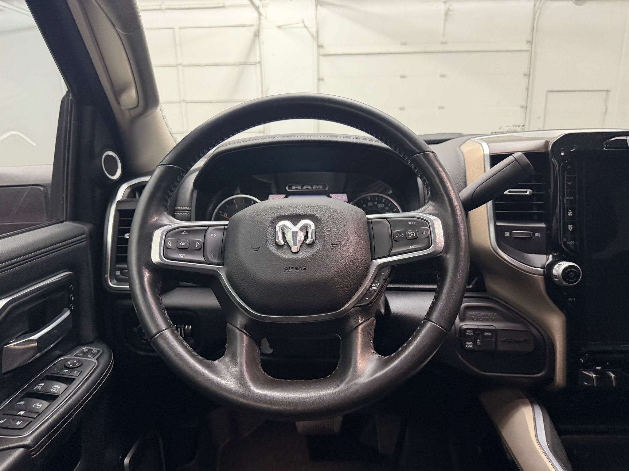 Used 2024 RAM 3500 Laramie AWD/4WD image 27