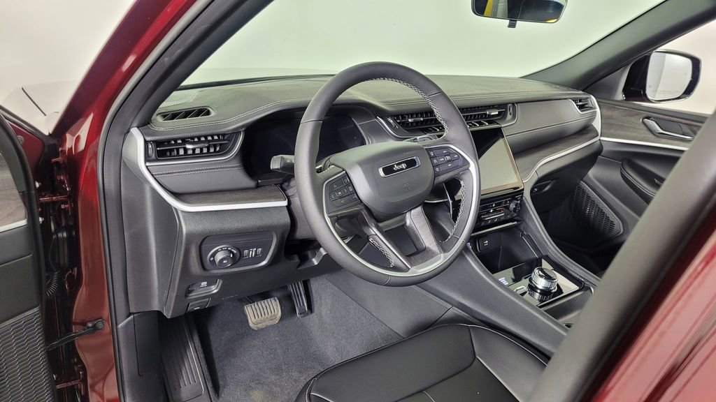 New 2025 Jeep Grand Cherokee Limited image 13