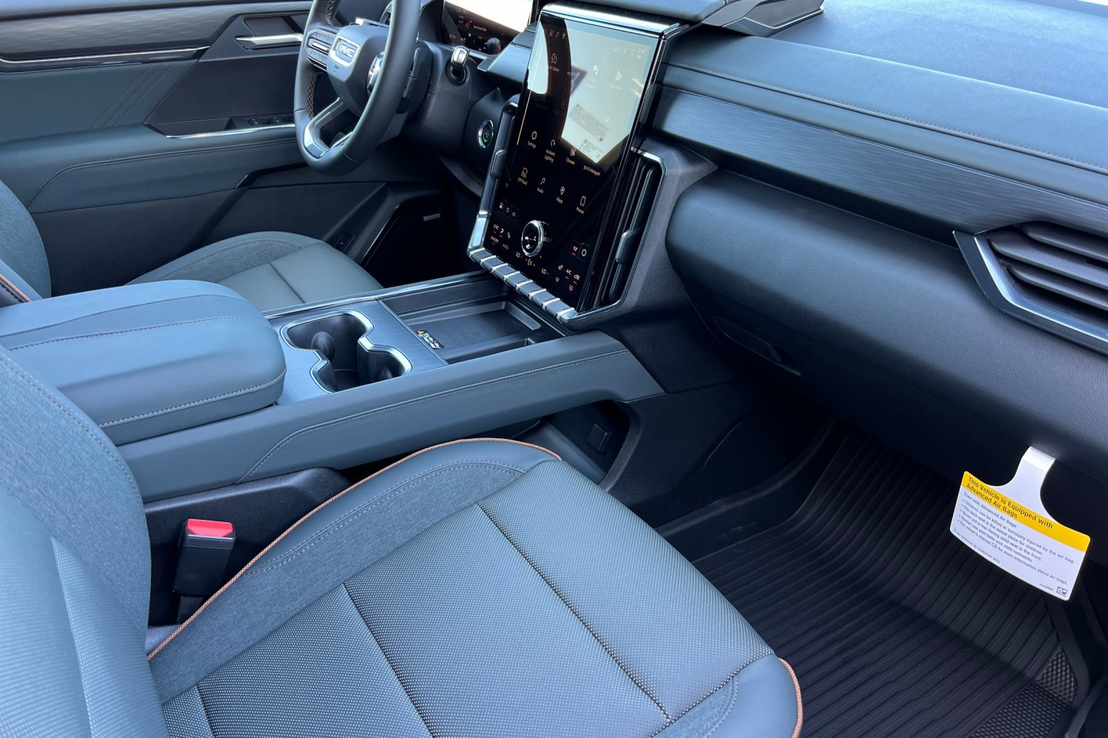 New 2026 GMC Acadia AT4 w/ LPO, Floor Liner Package AWD/4WD image 18
