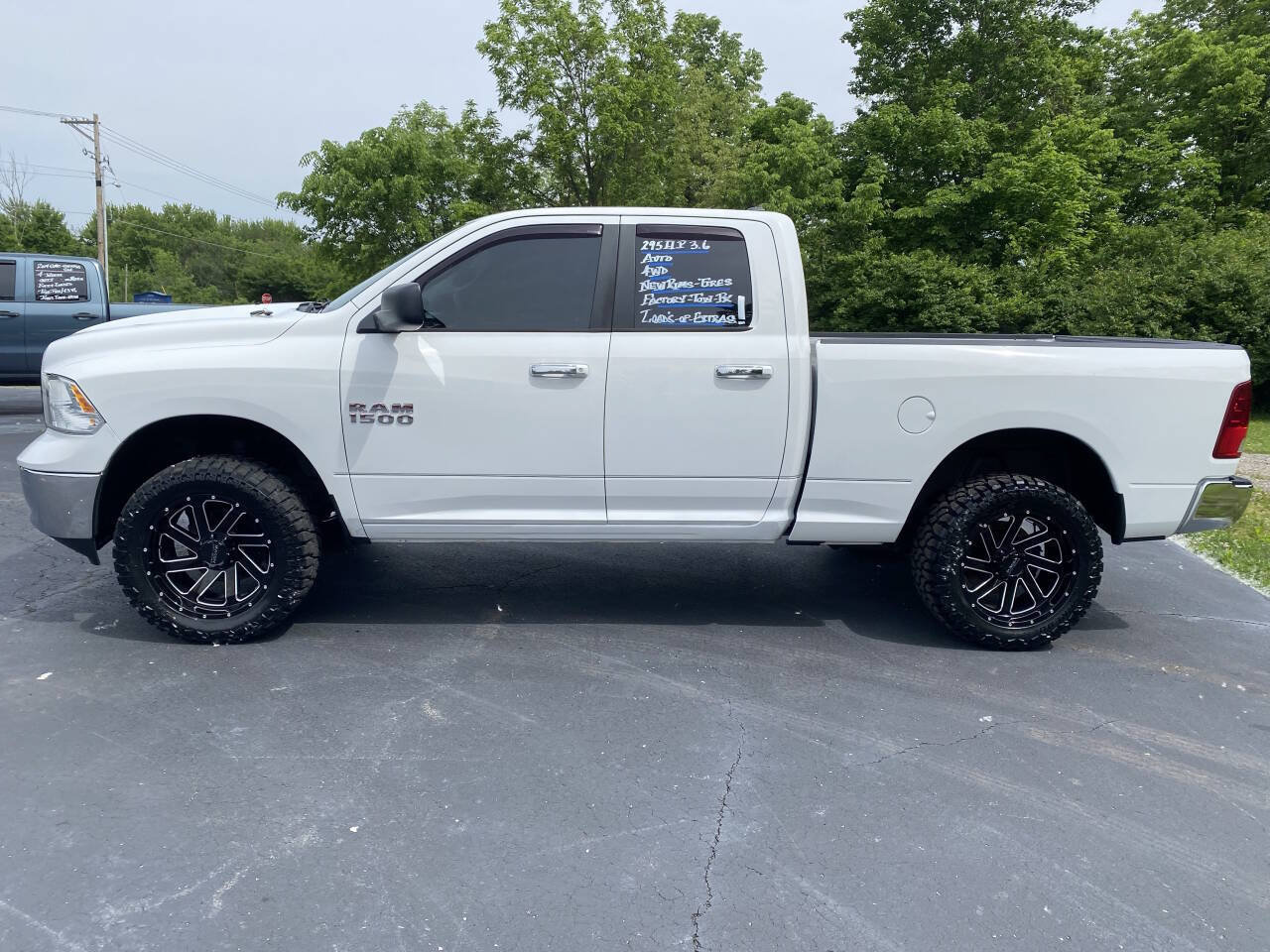 Used 2016 RAM 1500 Classic SLT AWD/4WD image 2
