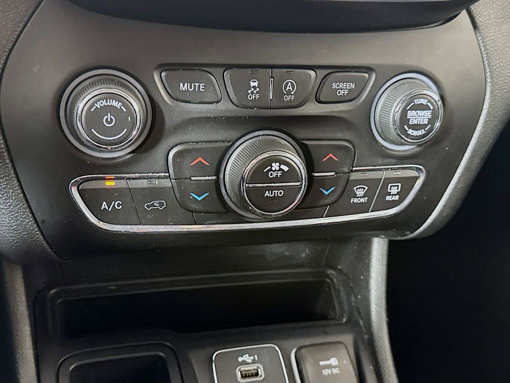 Used 2019 Jeep Cherokee Limited FWD image 13