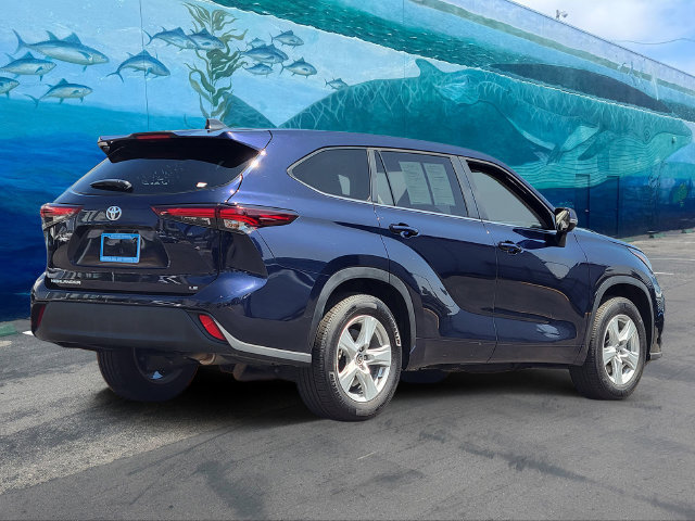 Used 2025 Toyota Highlander LE FWD image 4