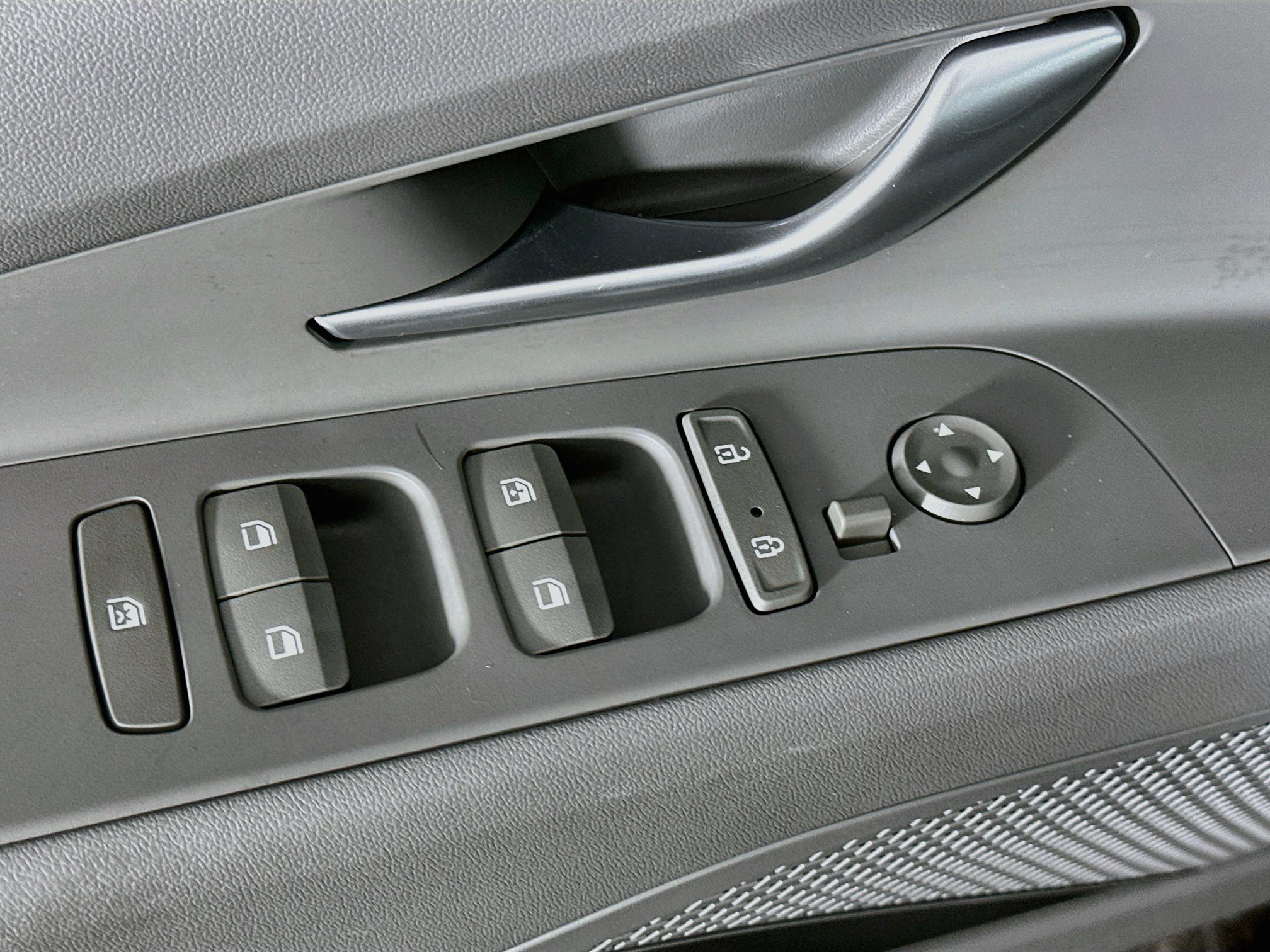 Used 2023 Hyundai Elantra SEL w/ Convenience Package FWD image 15