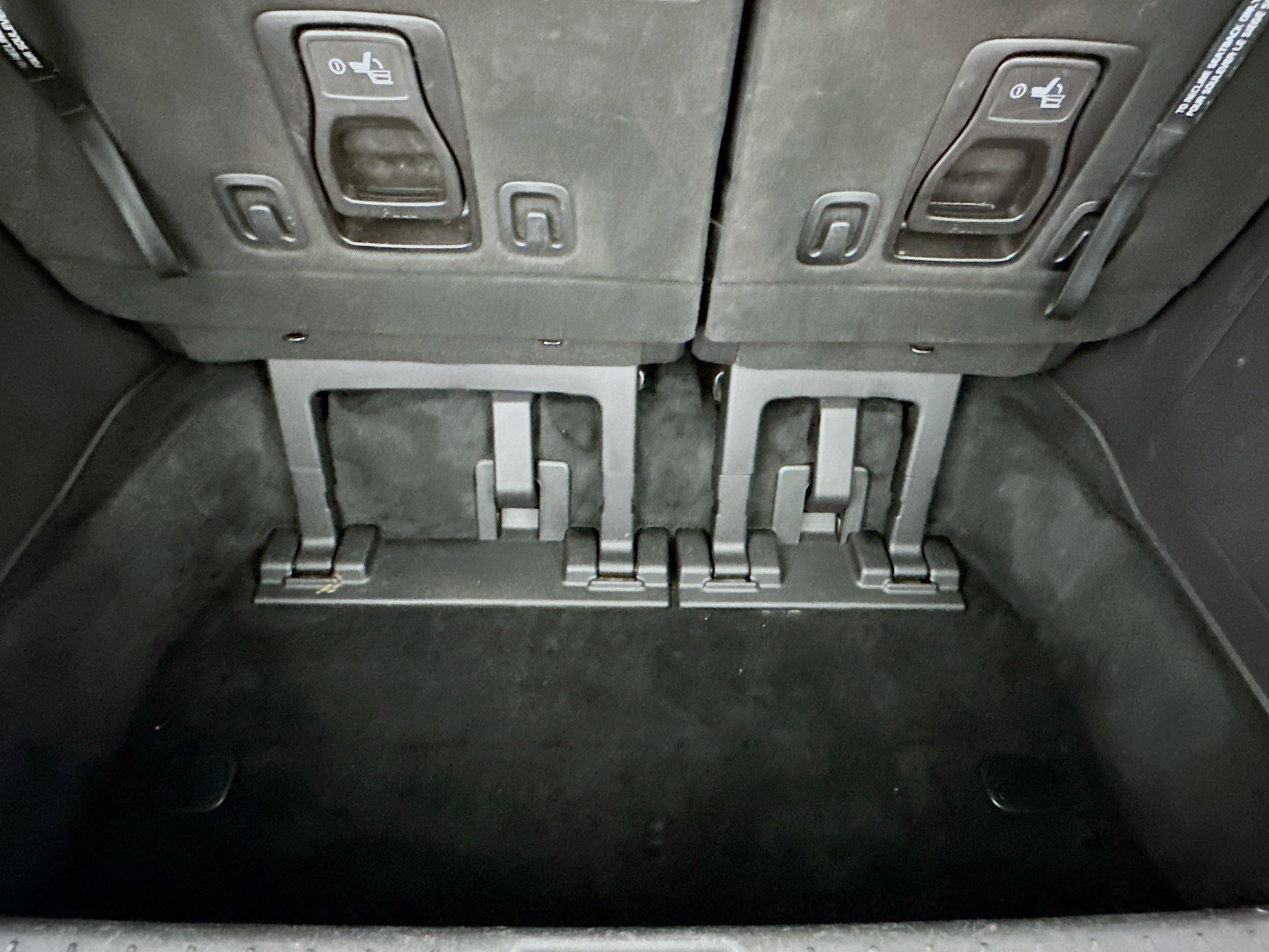 Used 2024 Kia Carnival LX image 28