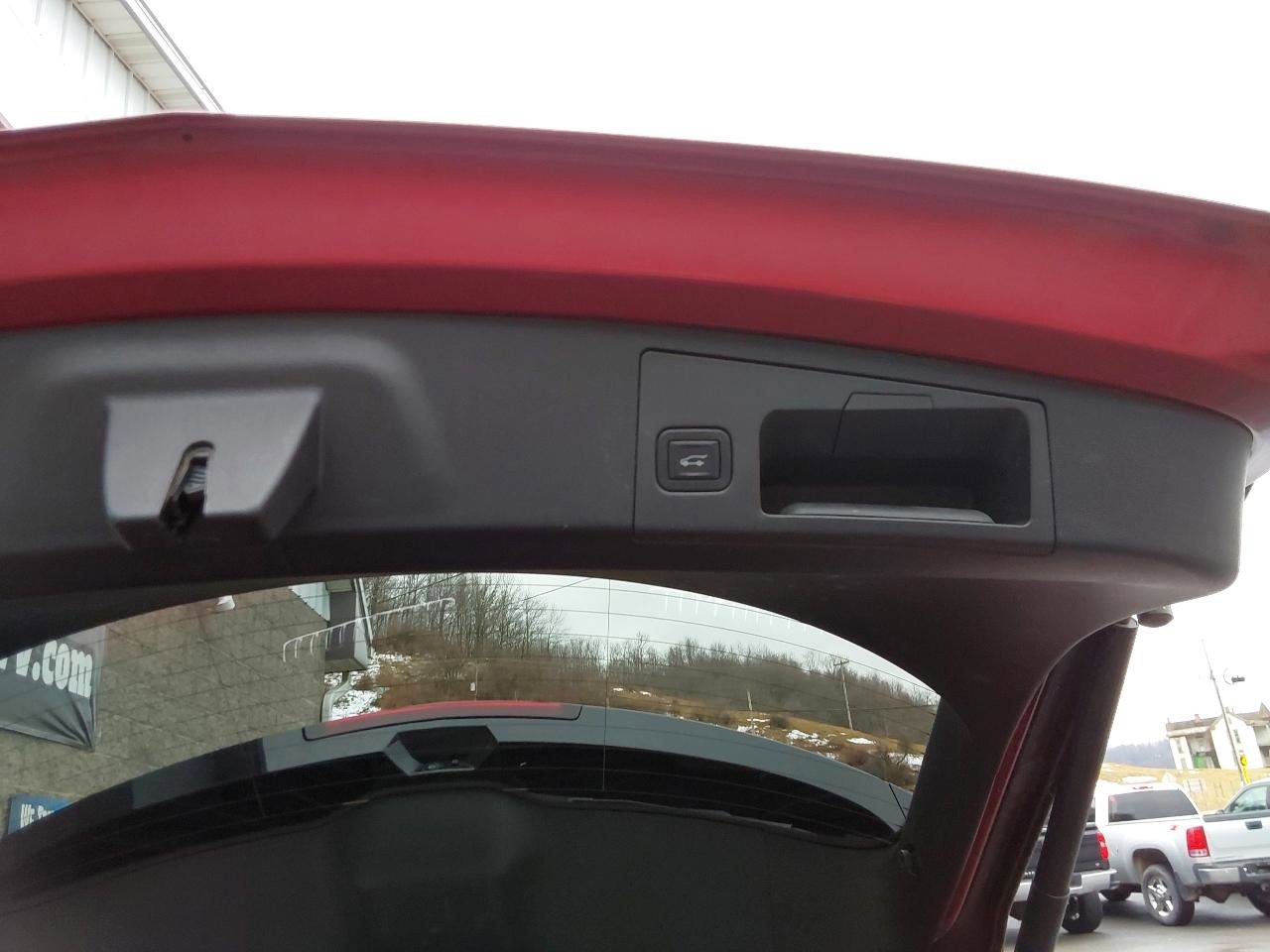 Used 2019 Cadillac XT4 Premium Luxury w/ Enhanced Visibility Package image 26